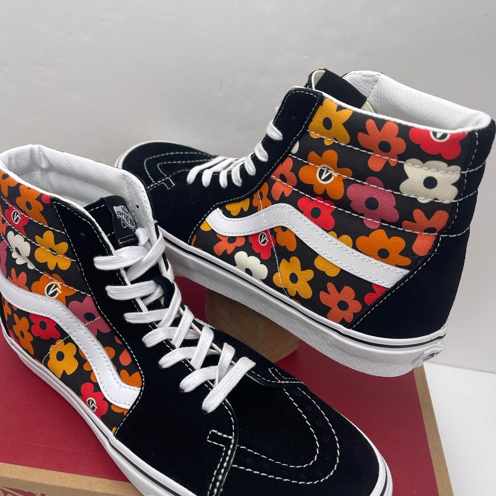 Vans Men's Sk8-Hi
Flower Black/Multi Sneakers
VN000D5|BML
Floral High-Top - Picture 11 of 16